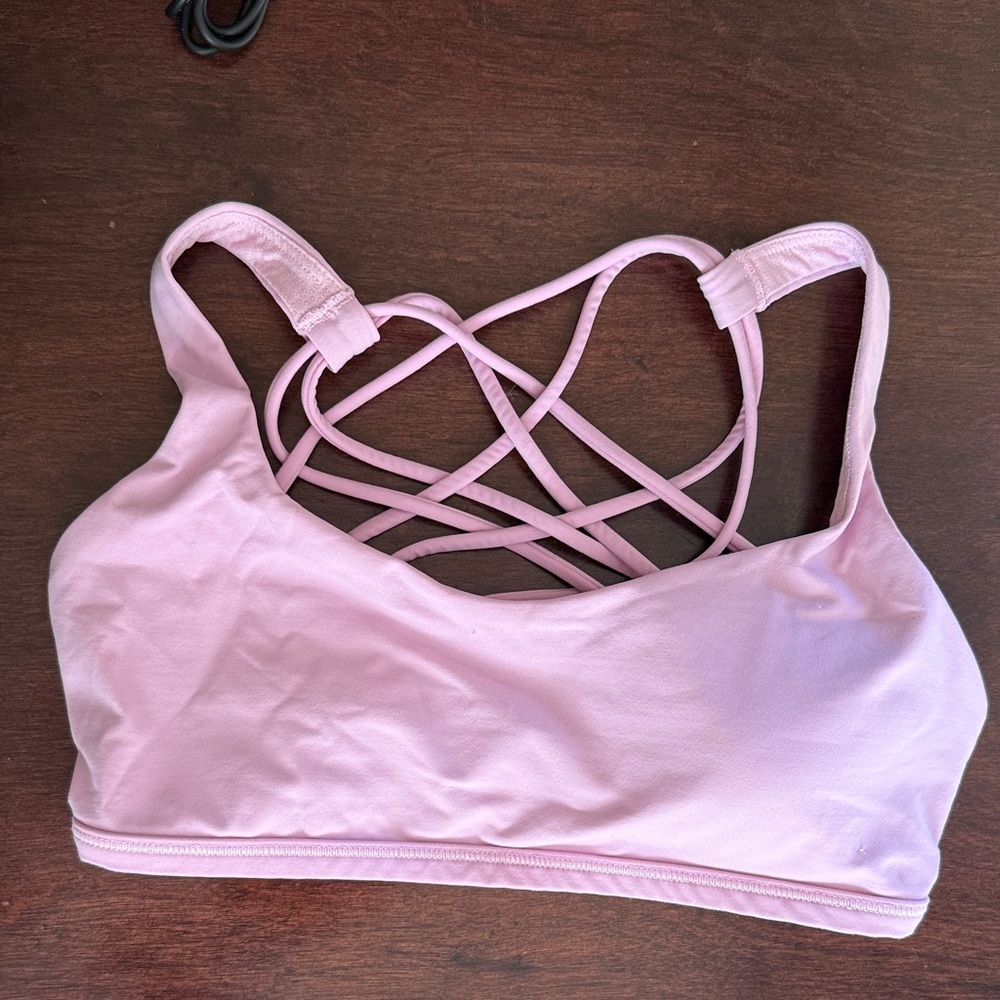 Lululemon Free to be Wild Sz 4
